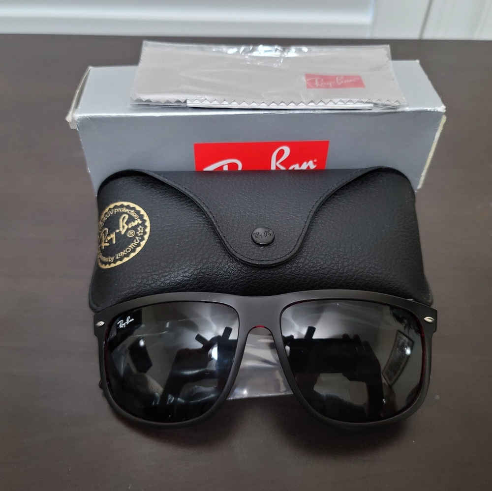 Ray ban